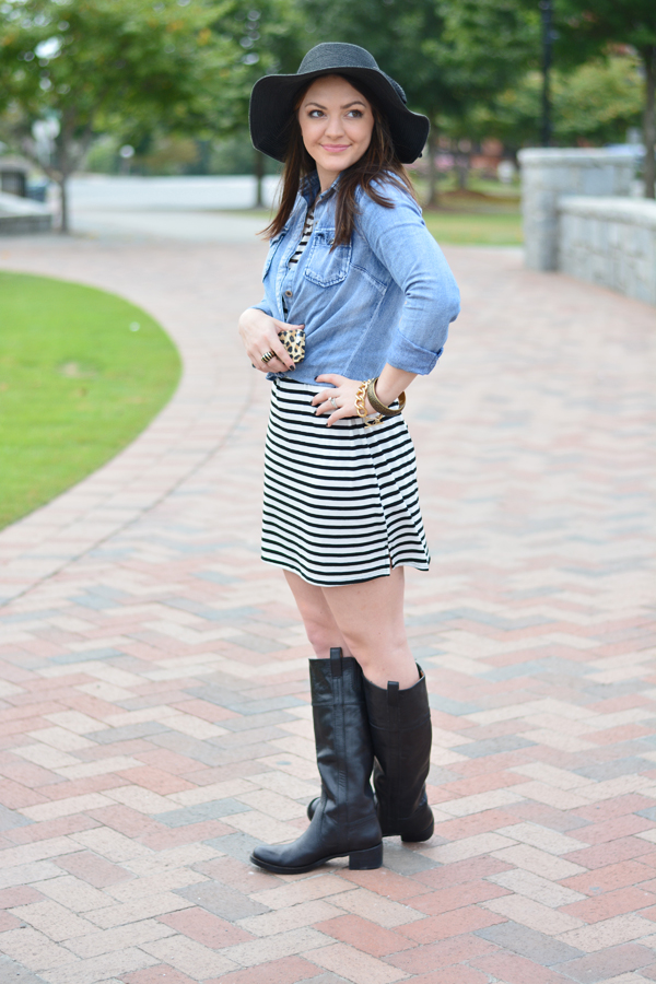 Big black boots, long brown hair...and a striped dress | Mae Amor