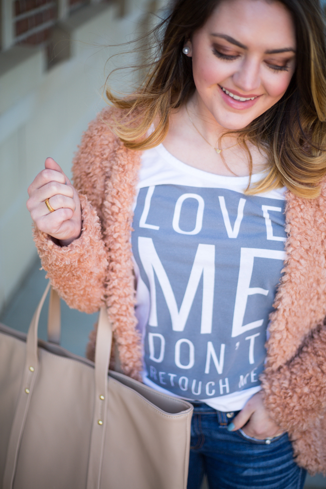 Mae Amor - Aerie Tee, Love Me Don't Retouch Me, Faux Fur Jacket, Peach, Apricot, Forever 21, Rag & Bone Dre Jeans, BaubleBar, Pearl Earrings, Schutz open toed mules, large tote