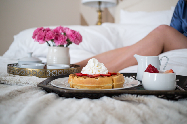 Valentine's Day idea Breakfast in Bed via @maeamor