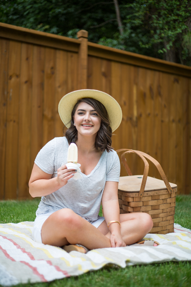 Backyard Picnic and Orange Creamsicle Recipe with Viva Paper Towels - via @maeamor @vivatowels