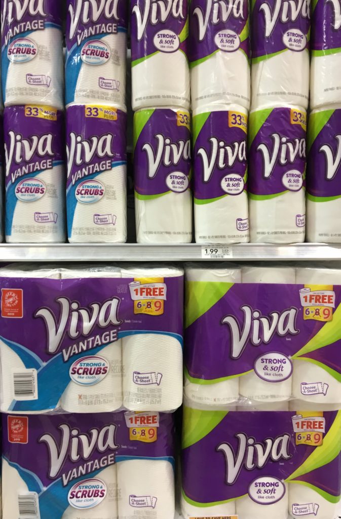 Backyard Picnic and Orange Creamsicle Recipe with Viva Paper Towels - via @maeamor @vivatowels