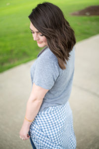 How to Wear a Shirt Tied Around Your Waist - via @maeamor gingham shirt, v-neck tee, AG Jeans, Sole Society, Asos, Forever21