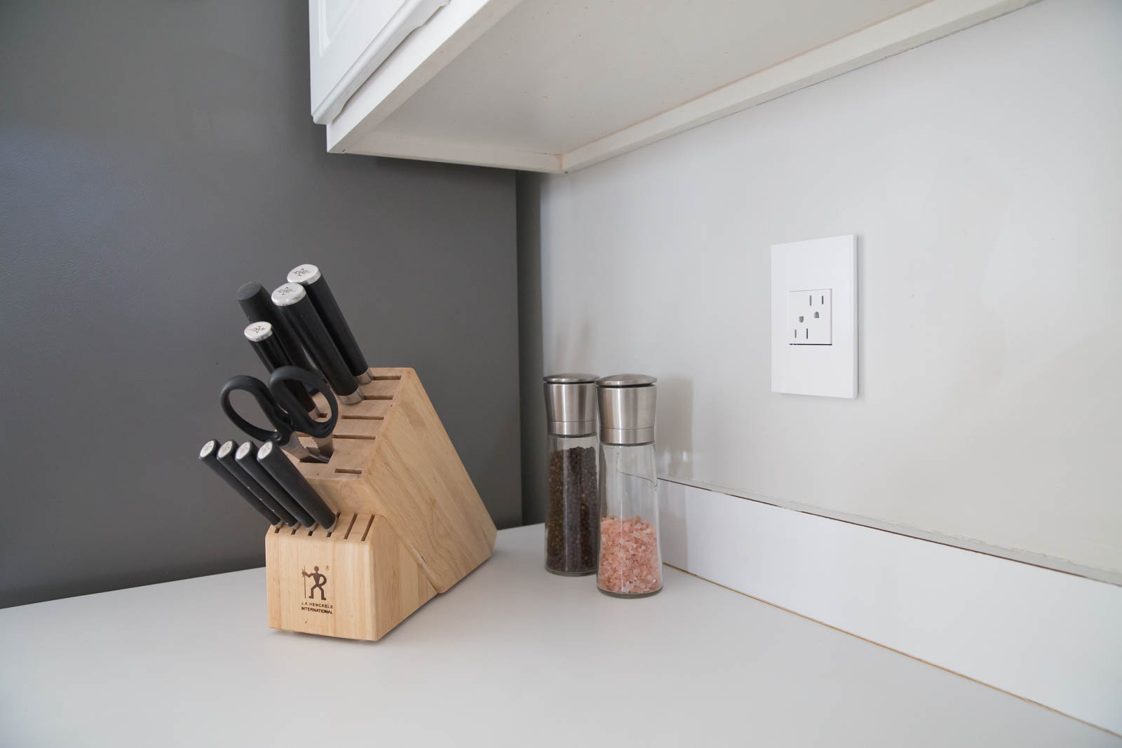 Nursery Finishing Touches with Legrand Adorne Collection | Brushed Brass Wall Plate | Wi-FI Outlet | USB Outlet | Innovative Lighting Controls & Charging Solutions | via @maeamor