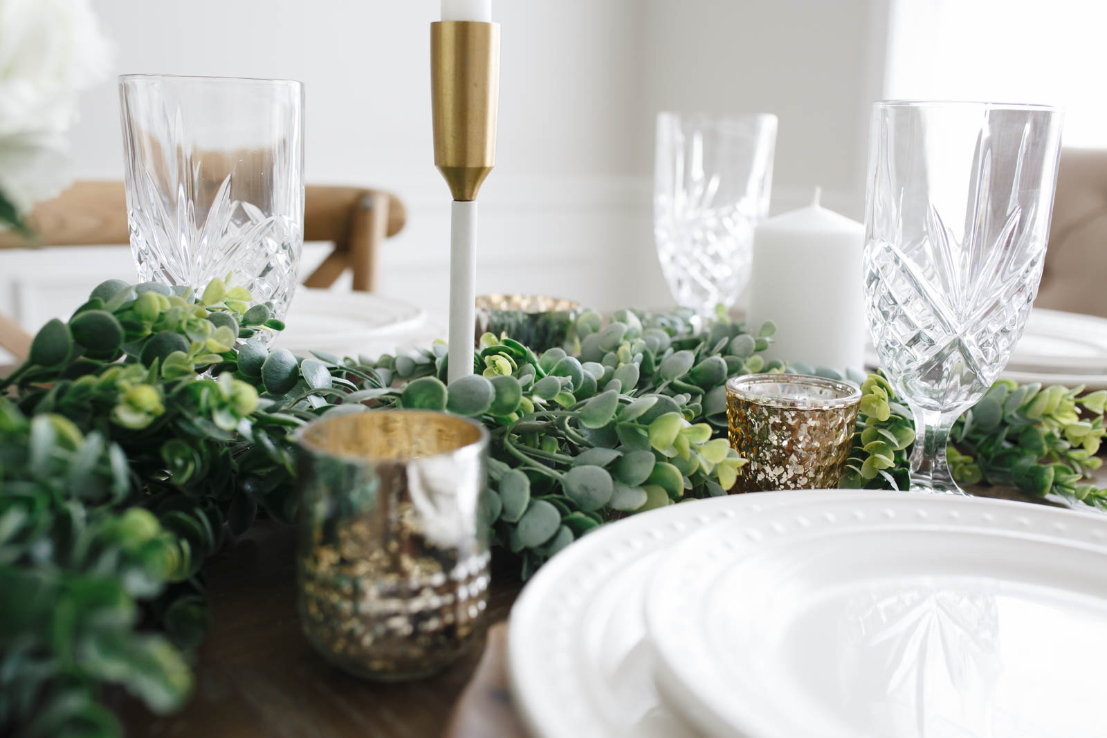 Holiday Tablescape 2017 | Winter Greenery | Hydrangeas | Winter Berries | World Market | White and Gold | via @maeamor