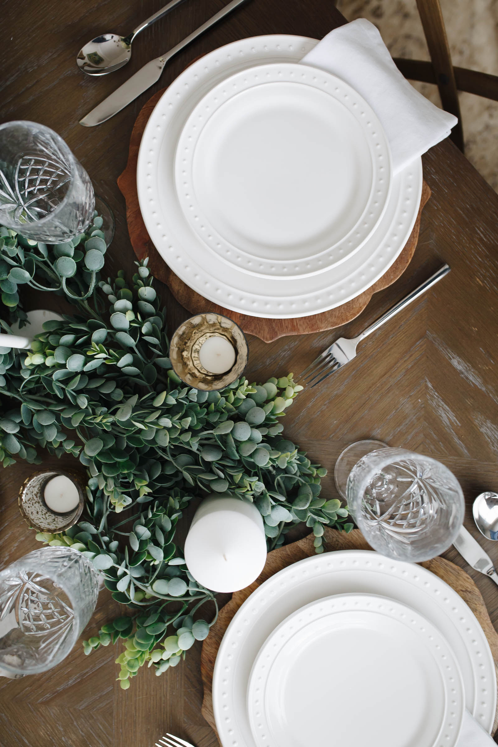 Holiday Tablescape 2017 | Winter Greenery | Hydrangeas | Winter Berries | World Market | White and Gold | via @maeamor